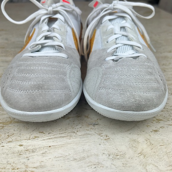 Nike Streetgato Indoor Soccer Shoes White Gold DC8466-171 Men’s Size 8.5 - Picture 8 of 11